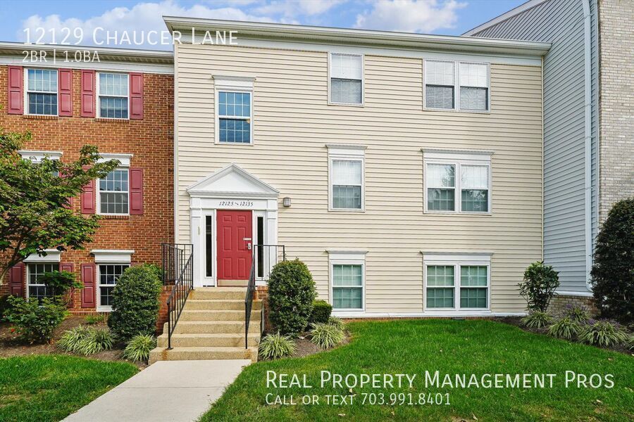 12129 Chaucer Ln in Woodbridge, VA - Building Photo