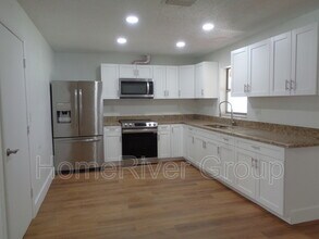 665 NE 39th St in Oakland Park, FL - Building Photo - Building Photo
