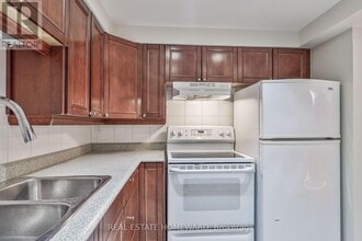 168 Wainscot Ave in Newmarket, ON - Building Photo - Building Photo