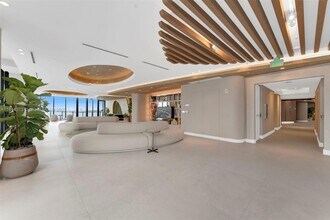 725 NE 24th St in Miami, FL - Building Photo - Building Photo