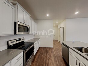 30826 SE 418th St in Enumclaw, WA - Foto de edificio - Building Photo