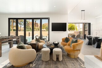 4440 E Camelback Rd in Phoenix, AZ - Building Photo - Building Photo