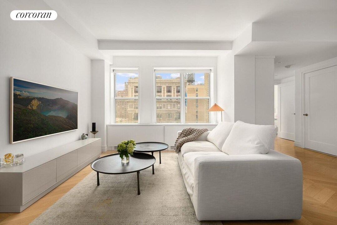 393 W End Ave in New York, NY - Building Photo