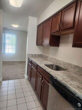 39 Hazel St in Stamford, CT - Building Photo - Building Photo