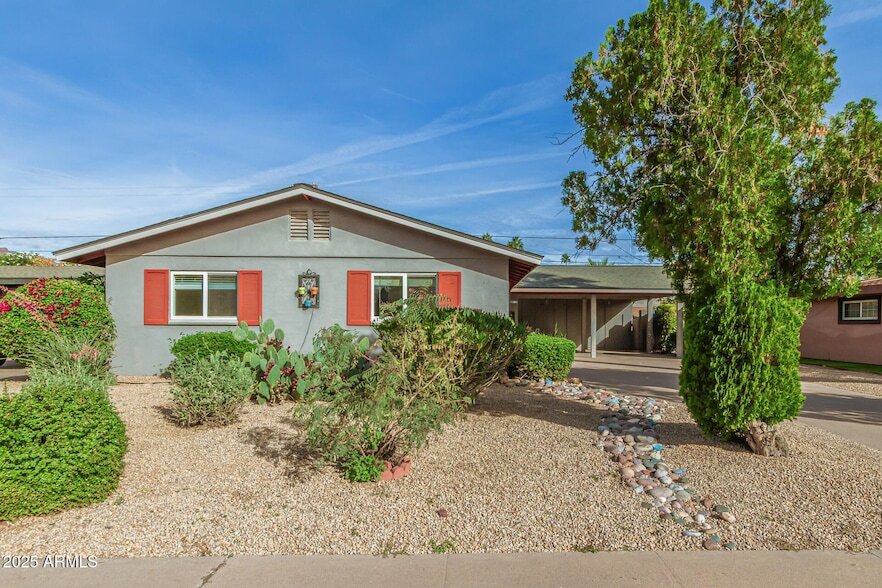 6912 E Monterey Way in Scottsdale, AZ - Foto de edificio