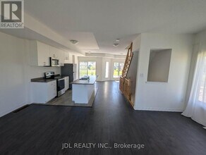 40 Village Gate Dr in Wasaga Beach, ON - Building Photo - Building Photo
