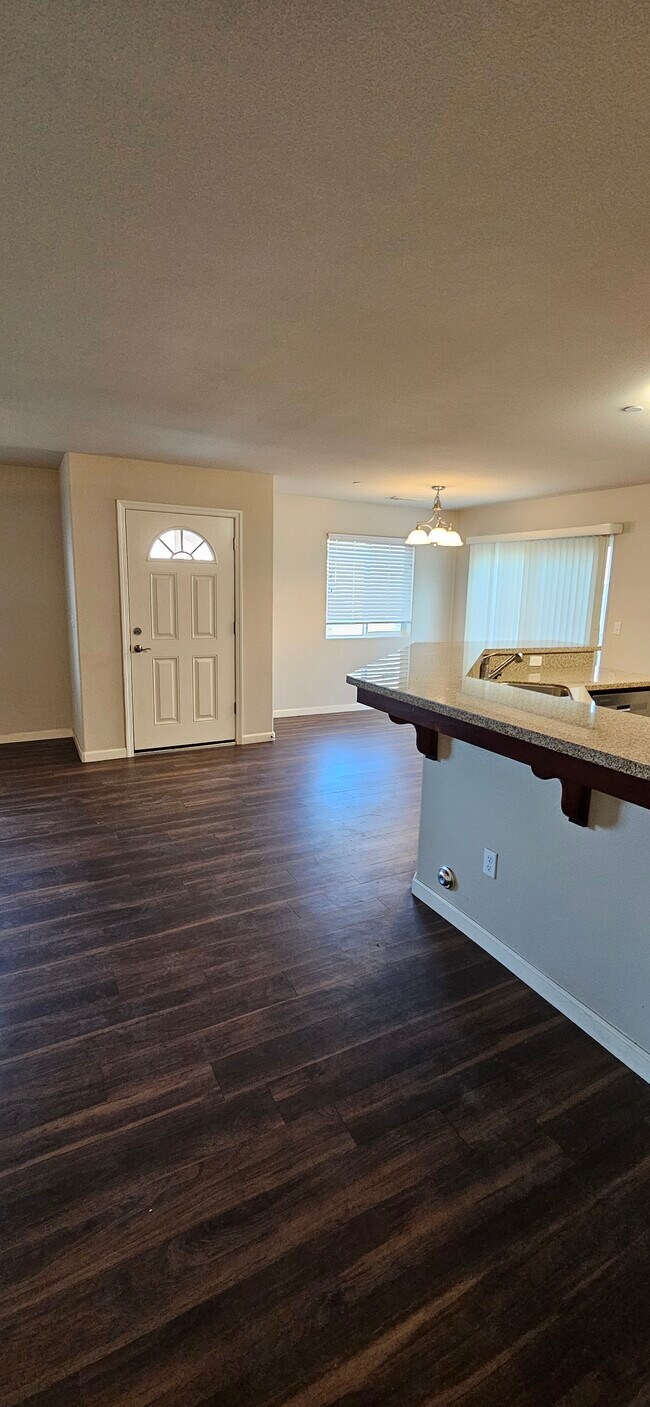 2175 Bella Oaks Dr in Tulare, CA - Building Photo - Building Photo