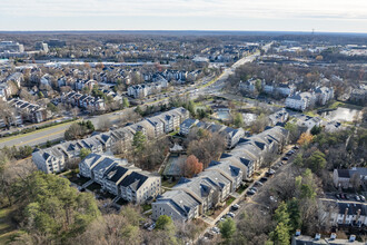 Fairfield House in Fairfax, VA - Foto de edificio - Building Photo