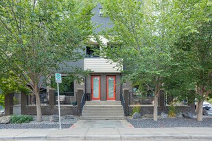 141 24th Ave SW in Calgary, AB - Building Photo