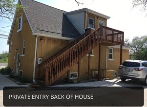 2475 E Maple Rd, Unit Furnished Penthouse Unit in Troy, MI - Foto de edificio - Building Photo