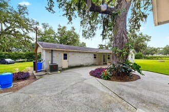 410 Old Mulrennan Rd in Valrico, FL - Building Photo - Building Photo