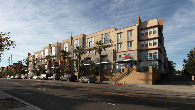 Puerta Del Sol in Los Angeles, CA - Foto de edificio - Building Photo