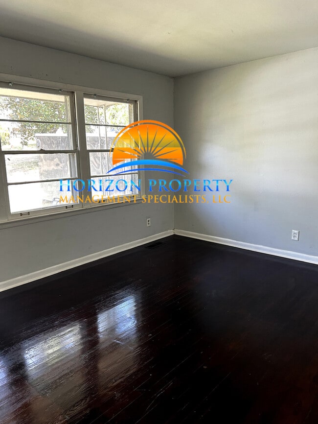 4604 Lakeview Dr NW in Huntsville, AL - Building Photo - Building Photo