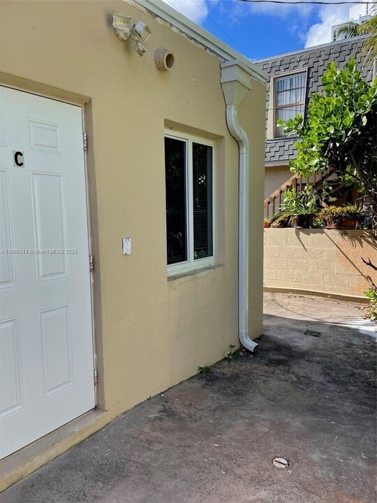 1642 Polk St in Hollywood, FL - Building Photo