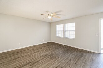 124 Raintree Dr in Irmo, SC - Foto de edificio - Building Photo