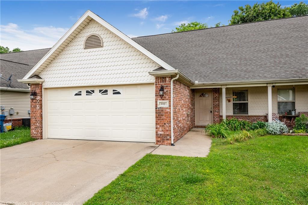812 Baker St NW in Gravette, AR - Building Photo