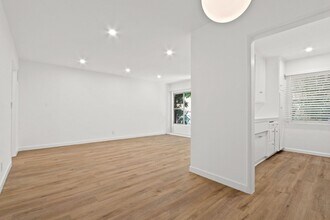 943 6th St in Santa Monica, CA - Building Photo - Building Photo