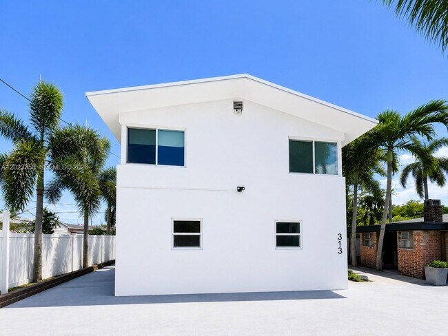 313 SW 1st St