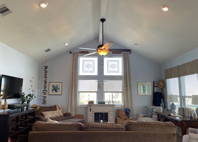 971 Kent Dr in Port Bolivar, TX - Building Photo - Building Photo