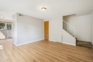 1845 N Keene Way Dr in Medford, OR - Building Photo