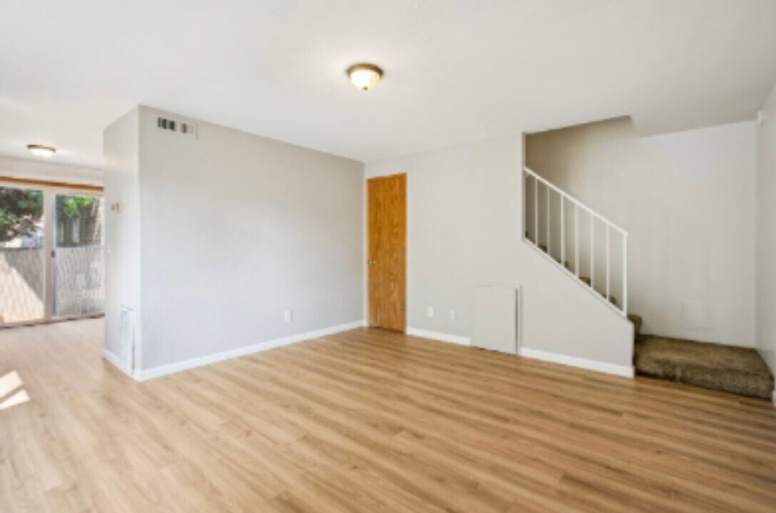 1845 N Keene Way Dr in Medford, OR - Building Photo