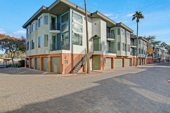 Pavilions on Central Apartments in Phoenix, AZ - Building Photo