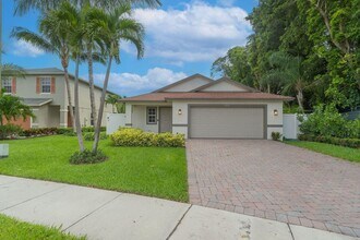 422 Lucky Ln in Delray Beach, FL - Foto de edificio - Building Photo