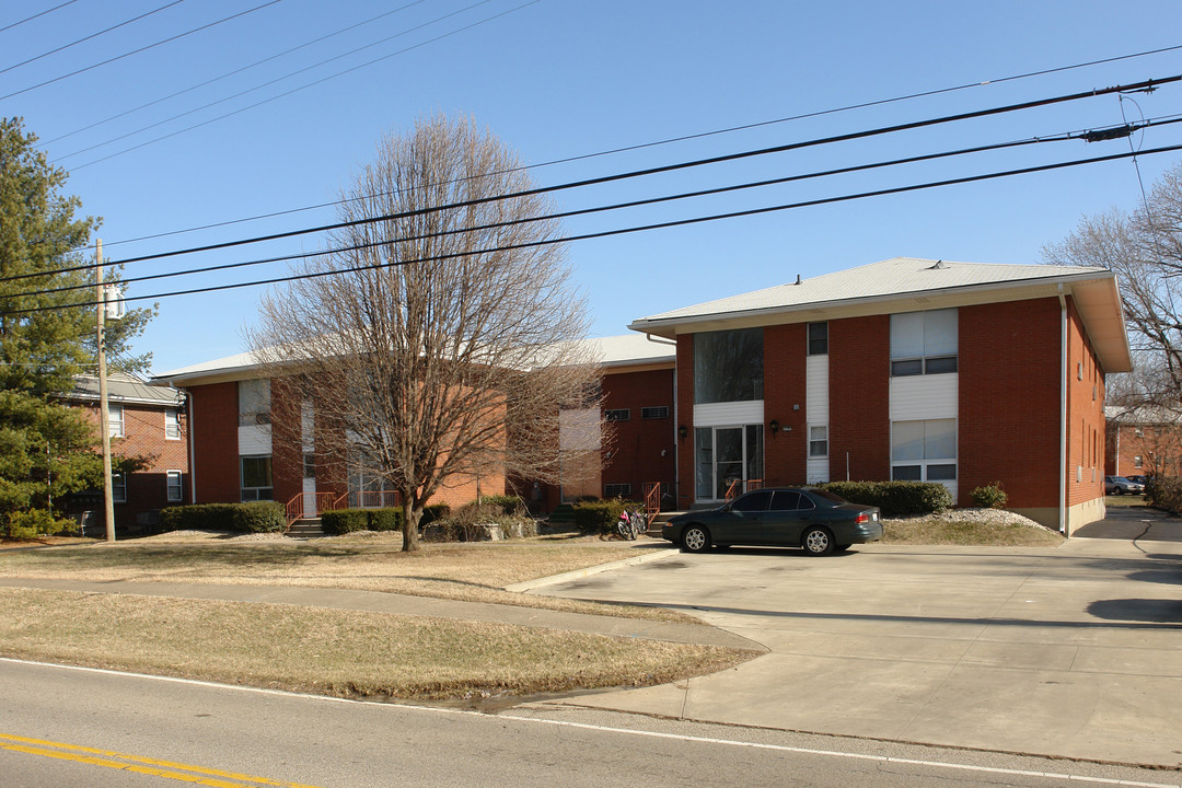 Solinger Hikes Point Apartments in Louisville, KY - Building Photo