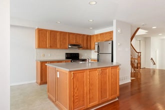 239 Meadowbreeze Dr in Ottawa, ON - Building Photo - Building Photo