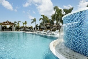 Sorrento in Sarasota, FL - Building Photo