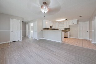 210 N Shirley Ln in Willis, TX - Building Photo