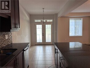 6 Farley Ln in Hamilton, ON - Building Photo - Building Photo