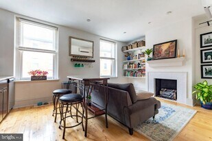 1310 Spruce St in Philadelphia, PA - Building Photo