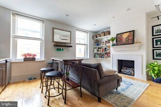 1310 Spruce St in Philadelphia, PA - Building Photo - Building Photo