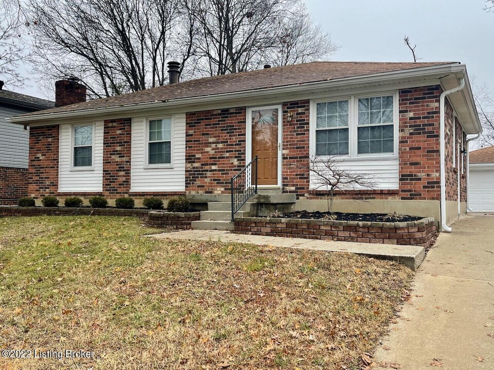 9019 Brandywyne Dr in Louisville, KY - Building Photo