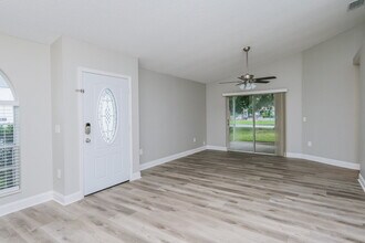 10917 Freemont Dr in New Port Richey, FL - Foto de edificio - Building Photo