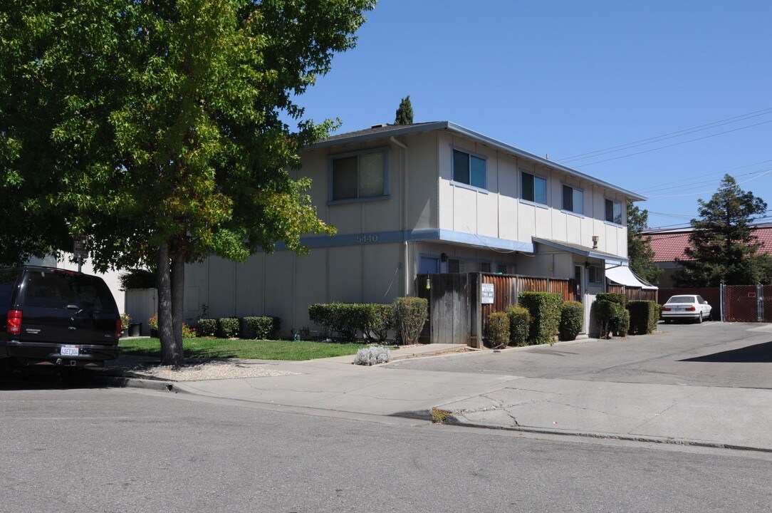 5440 Dellwood Way in San Jose, CA - Building Photo