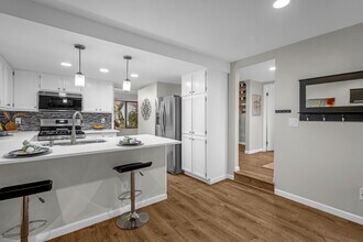 16130 SE 33rd Cir in Bellevue, WA - Building Photo - Building Photo