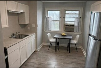 1736 Deerwood Ave in Louisville, KY - Building Photo - Building Photo