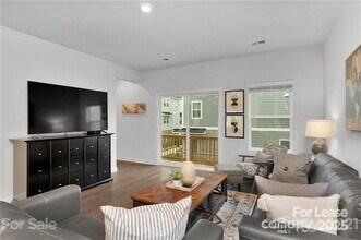 2410 Arbor Loop Dr in Charlotte, NC - Building Photo - Building Photo