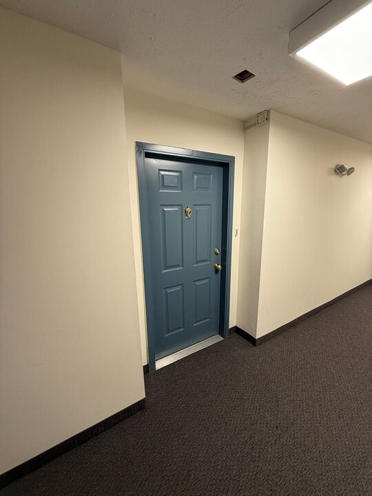 8 Russell Ave in Gaithersburg, MD - Foto de edificio