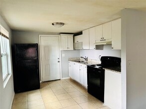 11733 N 12th St in Tampa, FL - Building Photo - Building Photo