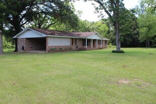 185 Luther Davis Rd in Lucedale, MS - Building Photo