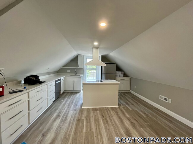 103 Felton St in Waltham, MA - Building Photo - Building Photo