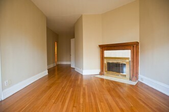 2216 E Ivanhoe Pl, Unit 2216#1 in Milwaukee, WI - Building Photo - Building Photo