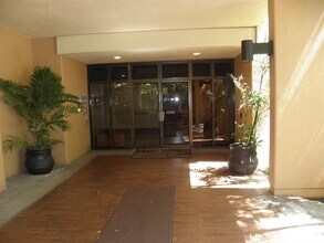 5333 Likini St in Honolulu, HI - Building Photo - Building Photo