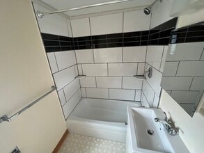 8 Jewett St, Unit D in Rockport, MA - Building Photo - Building Photo