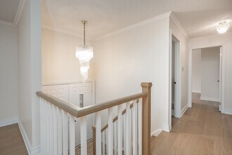 475 Sparling Crescent in Burlington, ON - Building Photo - Building Photo