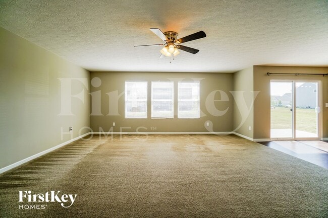 270 Cloverhill Dr in Galloway, OH - Building Photo - Building Photo