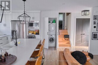 29 1/2 Grapeview Dr in St Catharines, ON - Building Photo - Building Photo